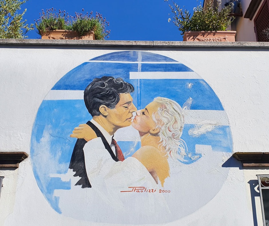 Il murale dedicato alla Dolce Vita di Felli al Borgo San Giuliano di Rimini